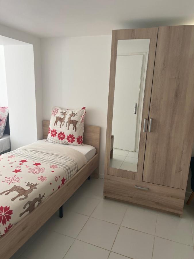 Chaudari Guest House Palaiseau Exterior foto